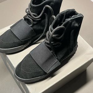 Yeezy Sneakers Size 11